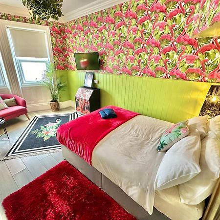 Lemur Lodge - Boutique Apartments - Short Stroll To The Beach بورنماوث المظهر الخارجي الصورة