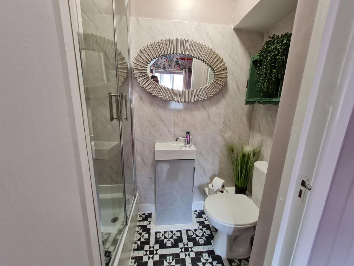 Lemur Lodge - Boutique Apartments - Short Stroll To The Beach بورنماوث المظهر الخارجي الصورة