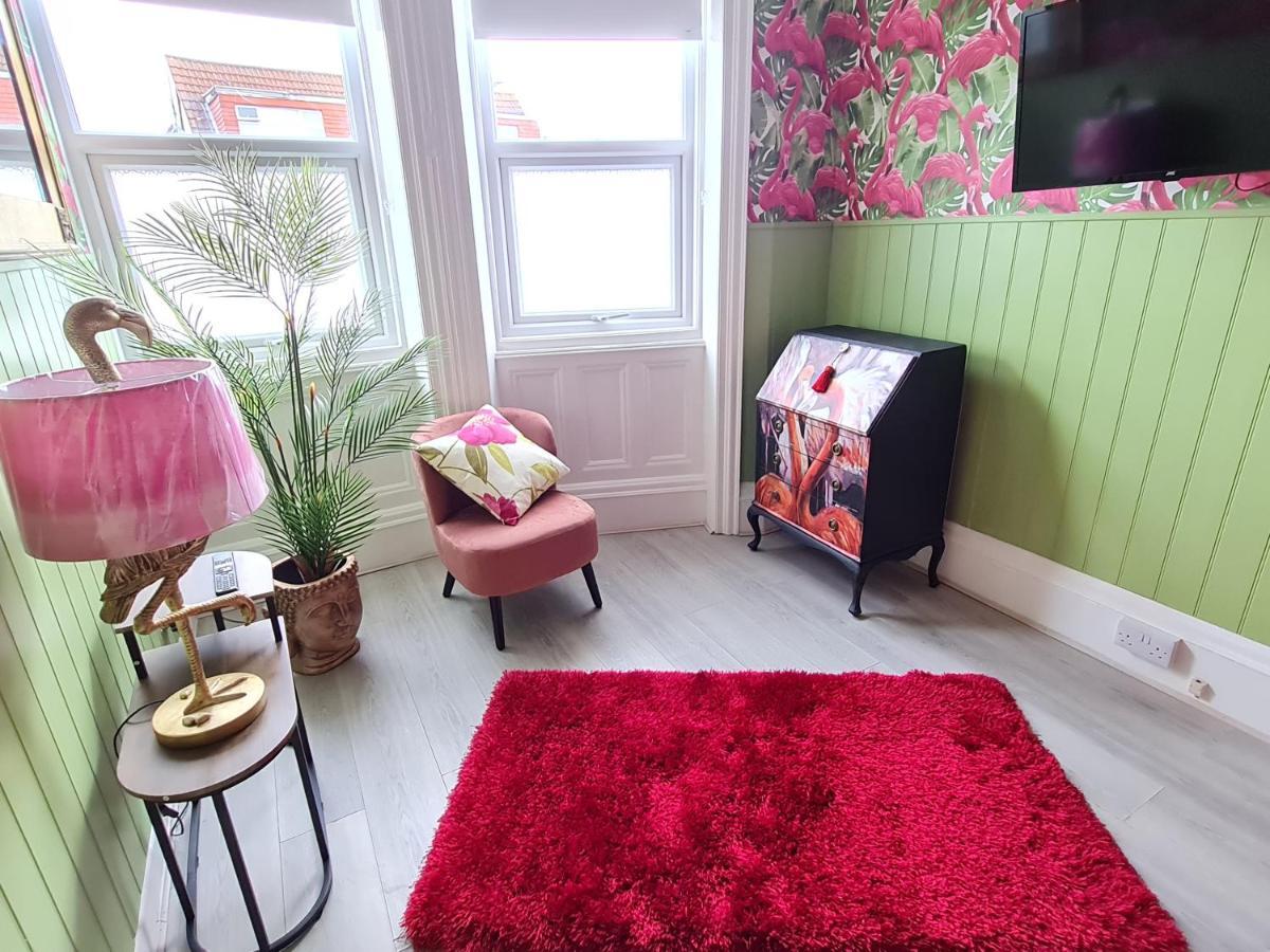 Lemur Lodge - Boutique Apartments - Short Stroll To The Beach بورنماوث المظهر الخارجي الصورة