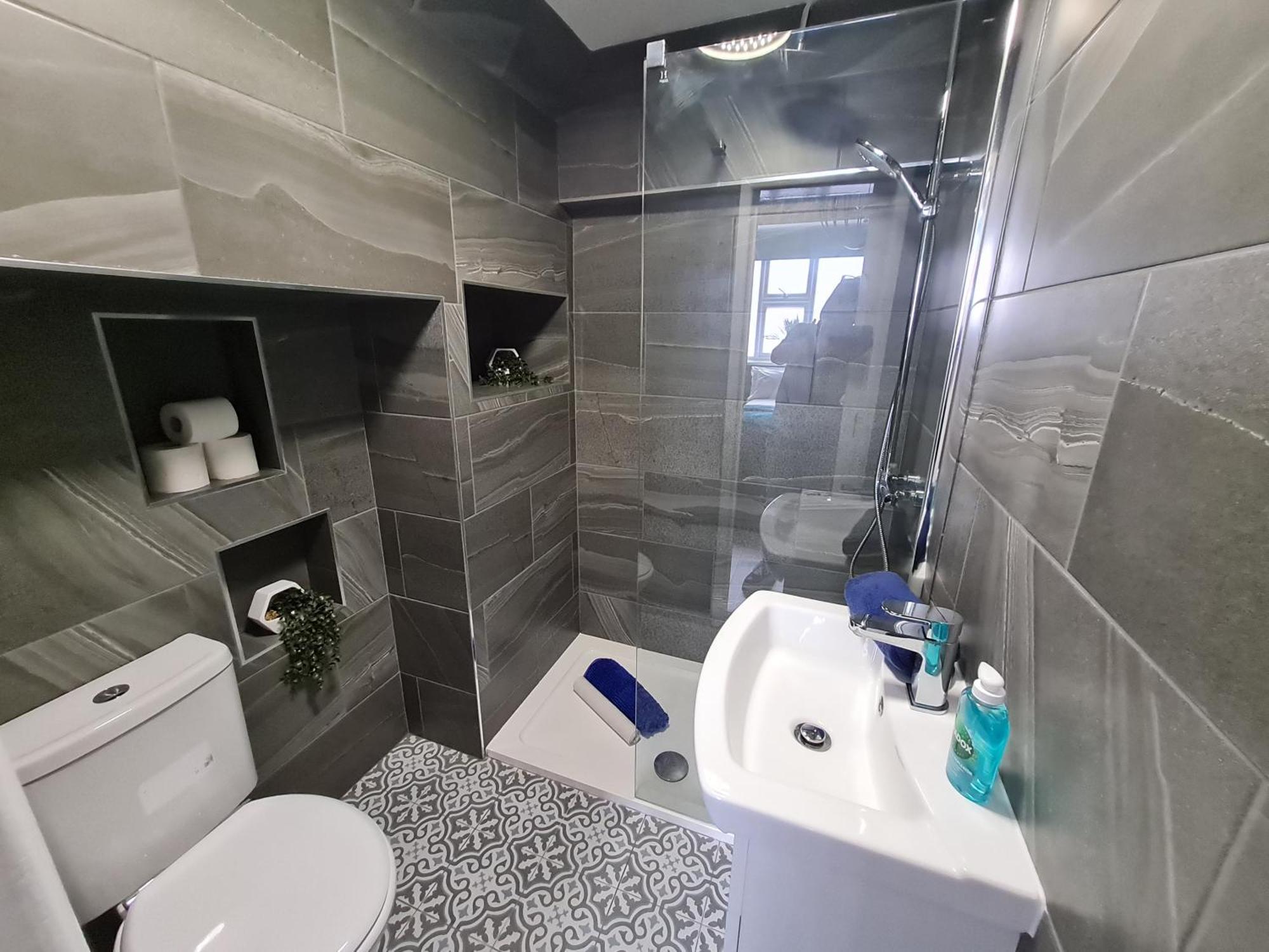Lemur Lodge - Boutique Apartments - Short Stroll To The Beach بورنماوث المظهر الخارجي الصورة