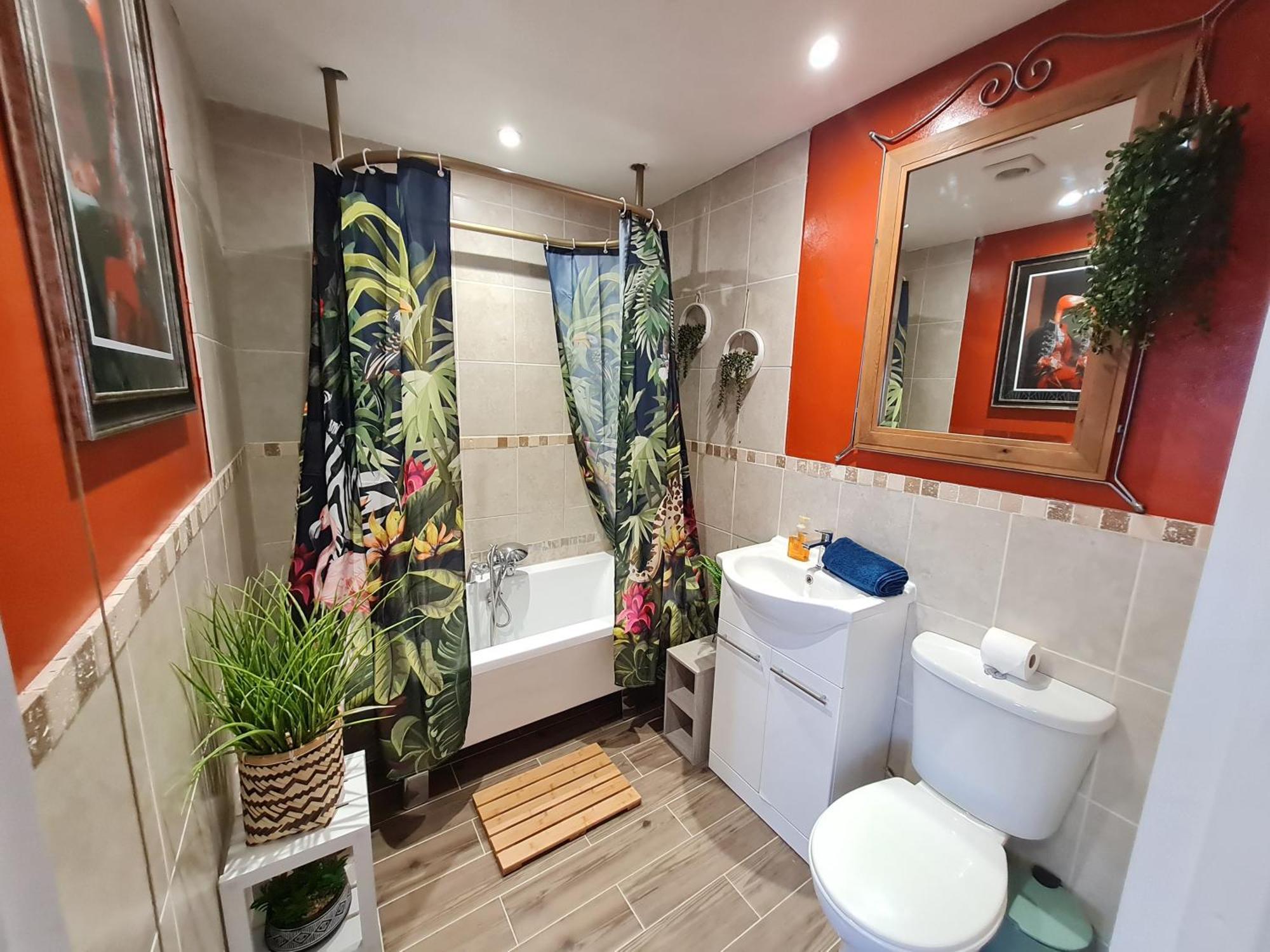 Lemur Lodge - Boutique Apartments - Short Stroll To The Beach بورنماوث المظهر الخارجي الصورة