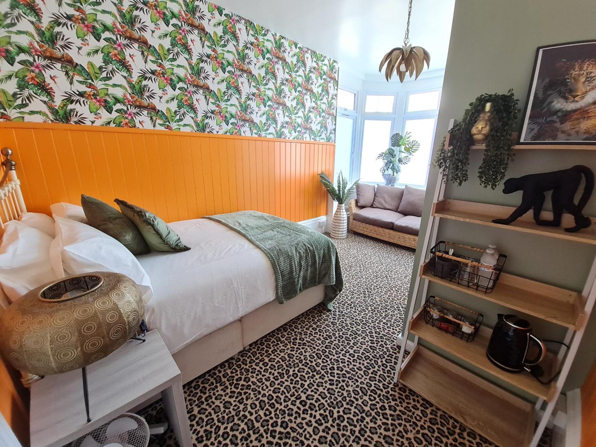 Lemur Lodge - Boutique Apartments - Short Stroll To The Beach بورنماوث المظهر الخارجي الصورة