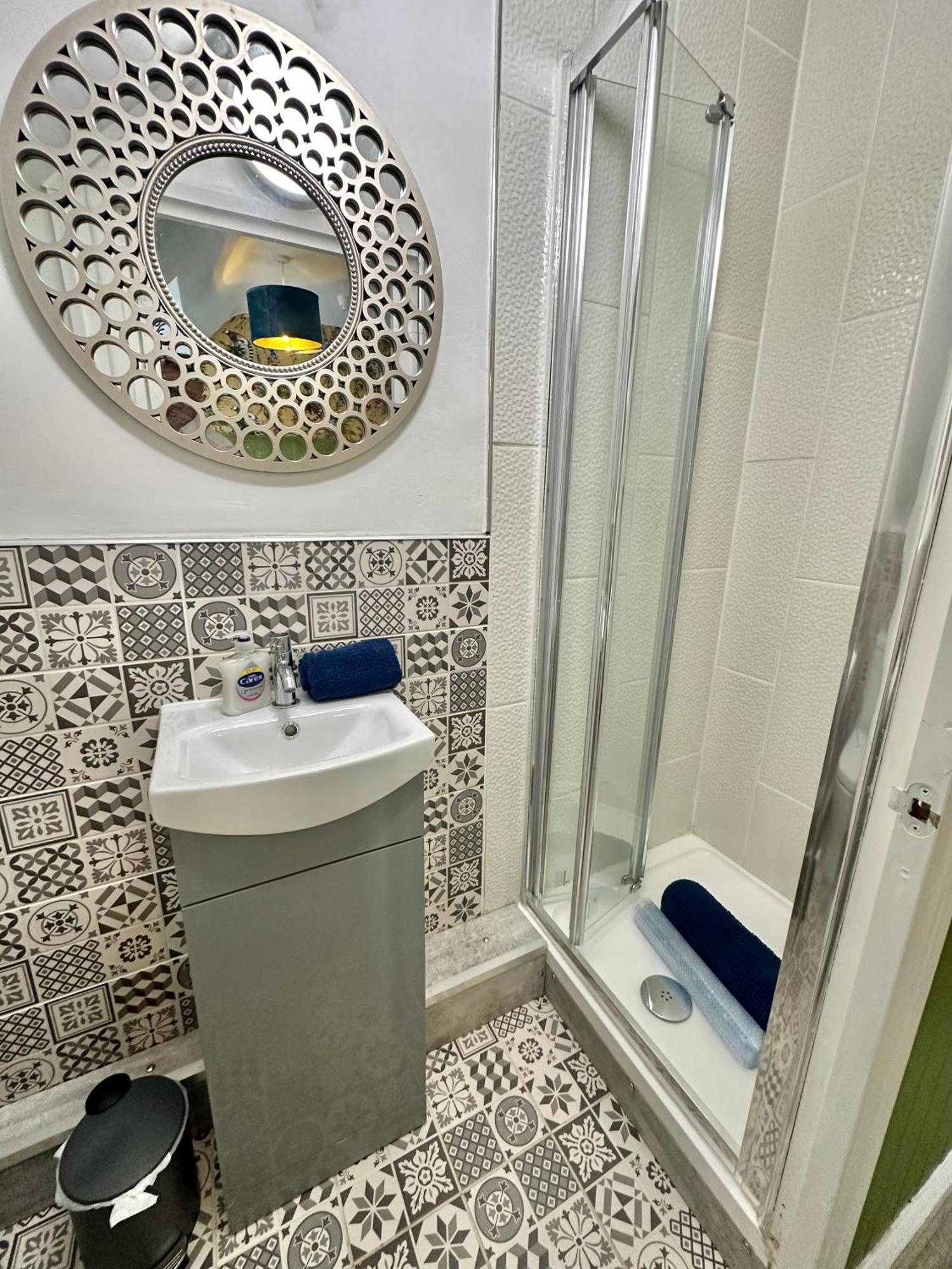 Lemur Lodge - Boutique Apartments - Short Stroll To The Beach بورنماوث المظهر الخارجي الصورة