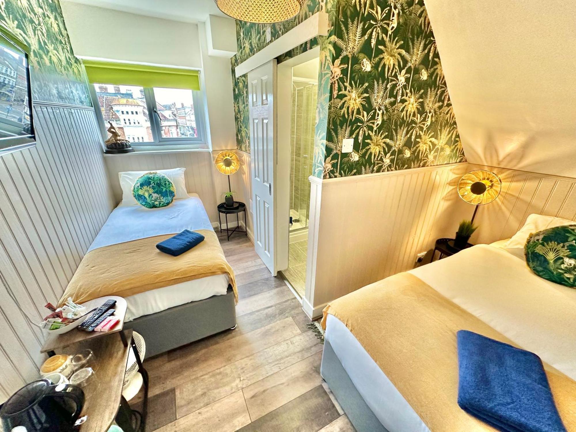 Lemur Lodge - Boutique Apartments - Short Stroll To The Beach بورنماوث المظهر الخارجي الصورة