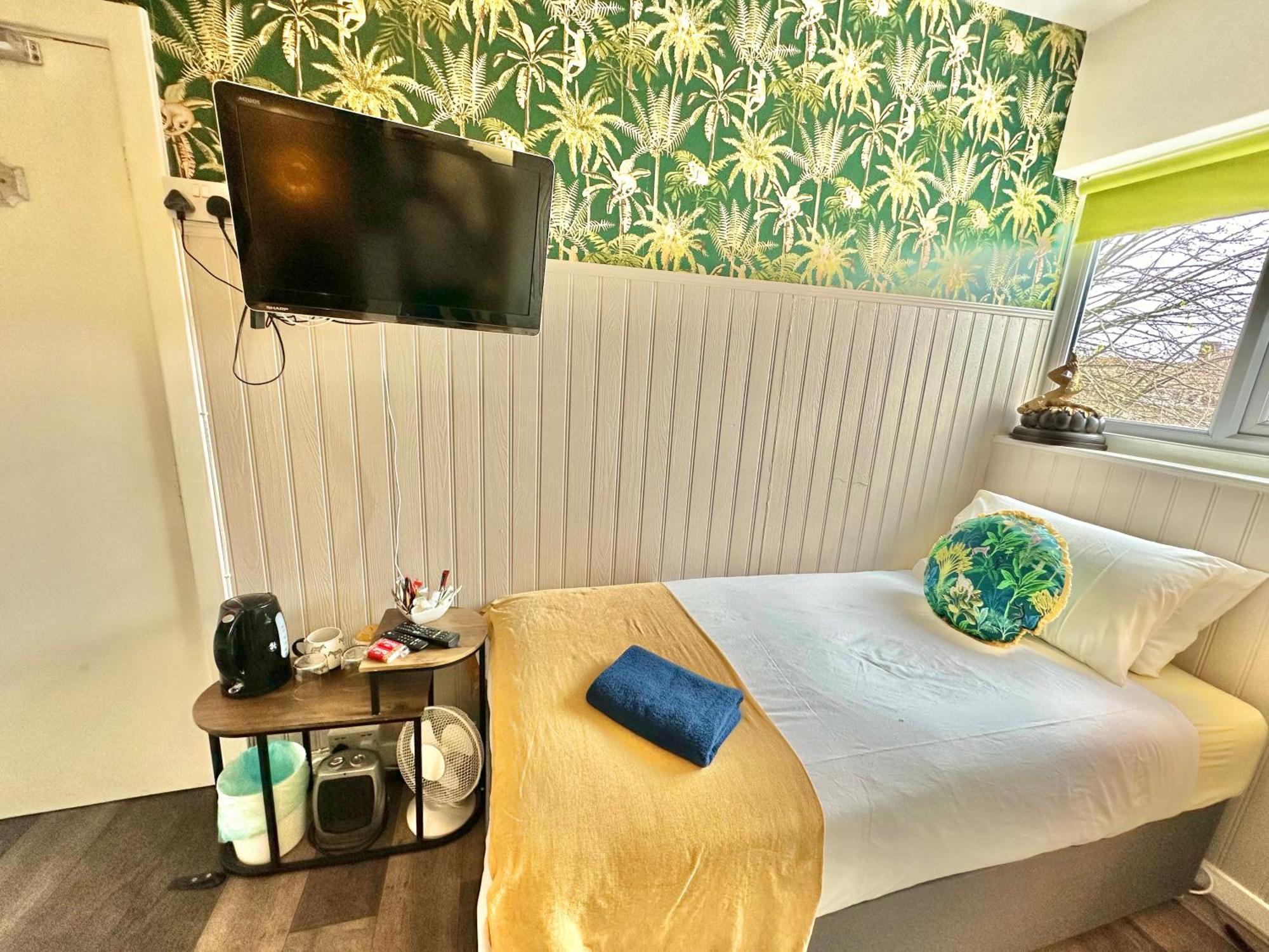 Lemur Lodge - Boutique Apartments - Short Stroll To The Beach بورنماوث المظهر الخارجي الصورة