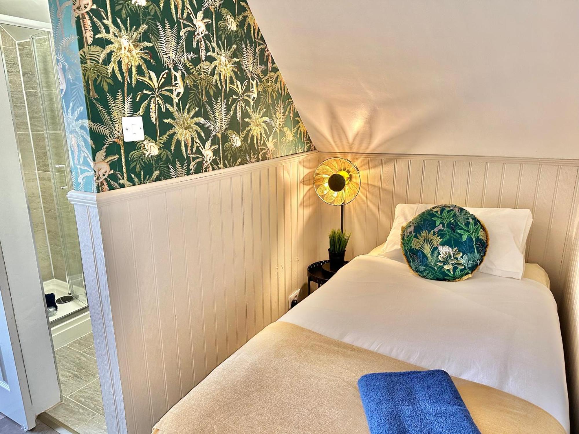 Lemur Lodge - Boutique Apartments - Short Stroll To The Beach بورنماوث المظهر الخارجي الصورة