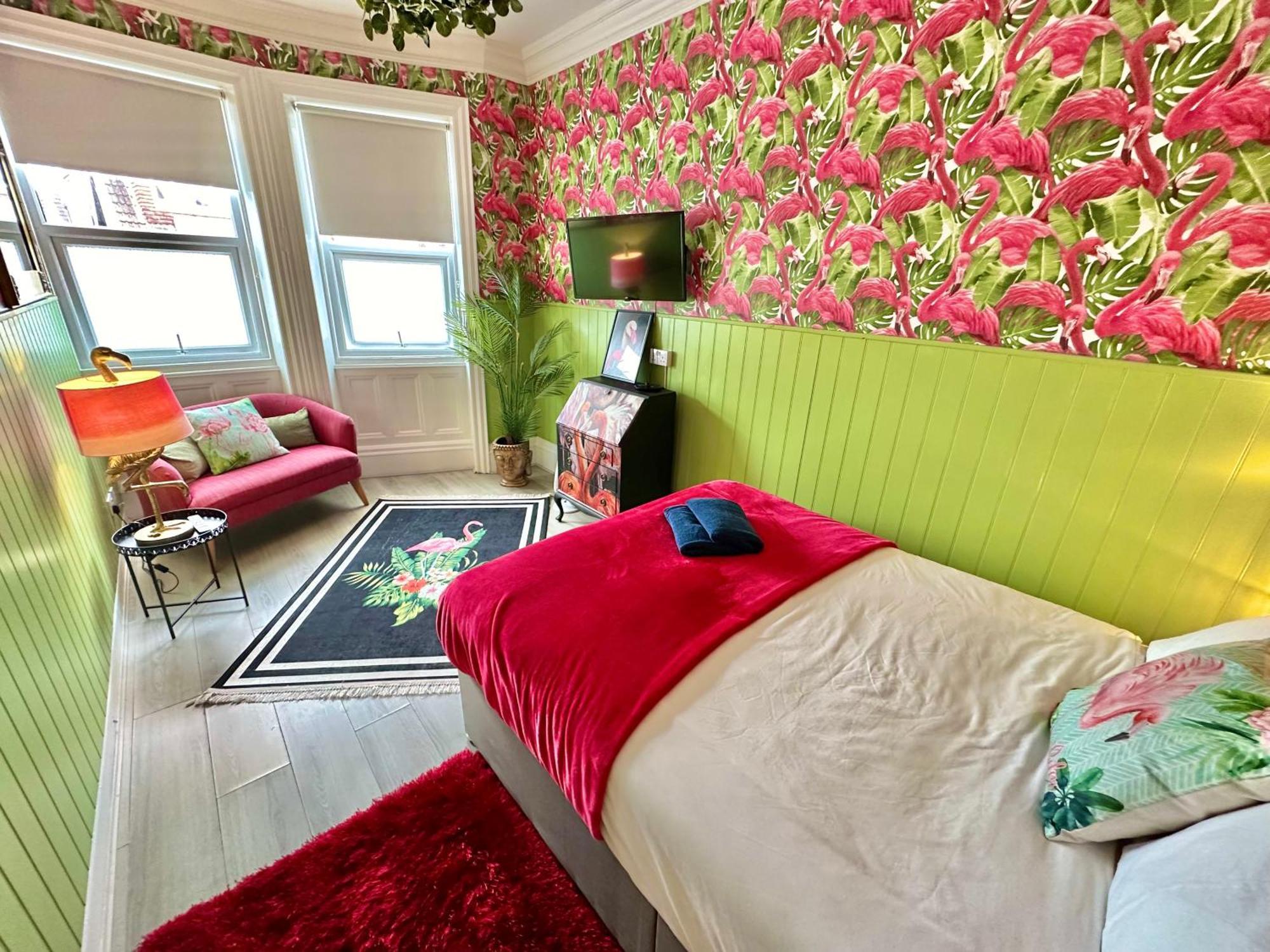 Lemur Lodge - Boutique Apartments - Short Stroll To The Beach بورنماوث المظهر الخارجي الصورة