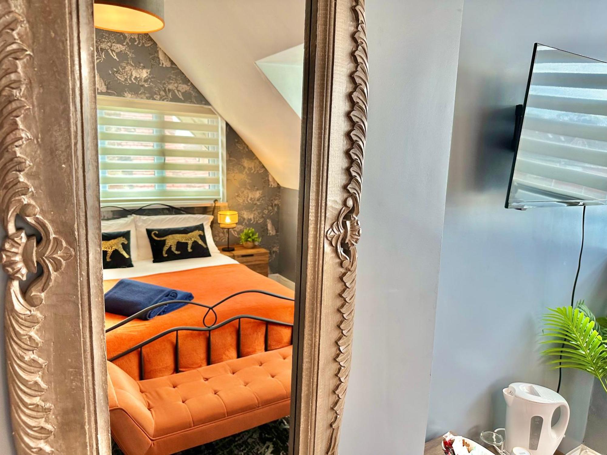 Lemur Lodge - Boutique Apartments - Short Stroll To The Beach بورنماوث المظهر الخارجي الصورة