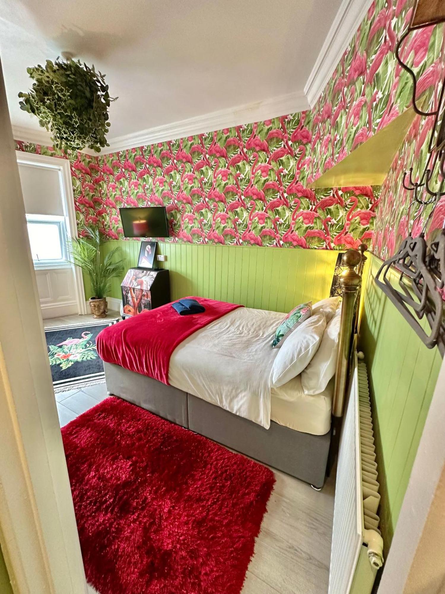Lemur Lodge - Boutique Apartments - Short Stroll To The Beach بورنماوث المظهر الخارجي الصورة