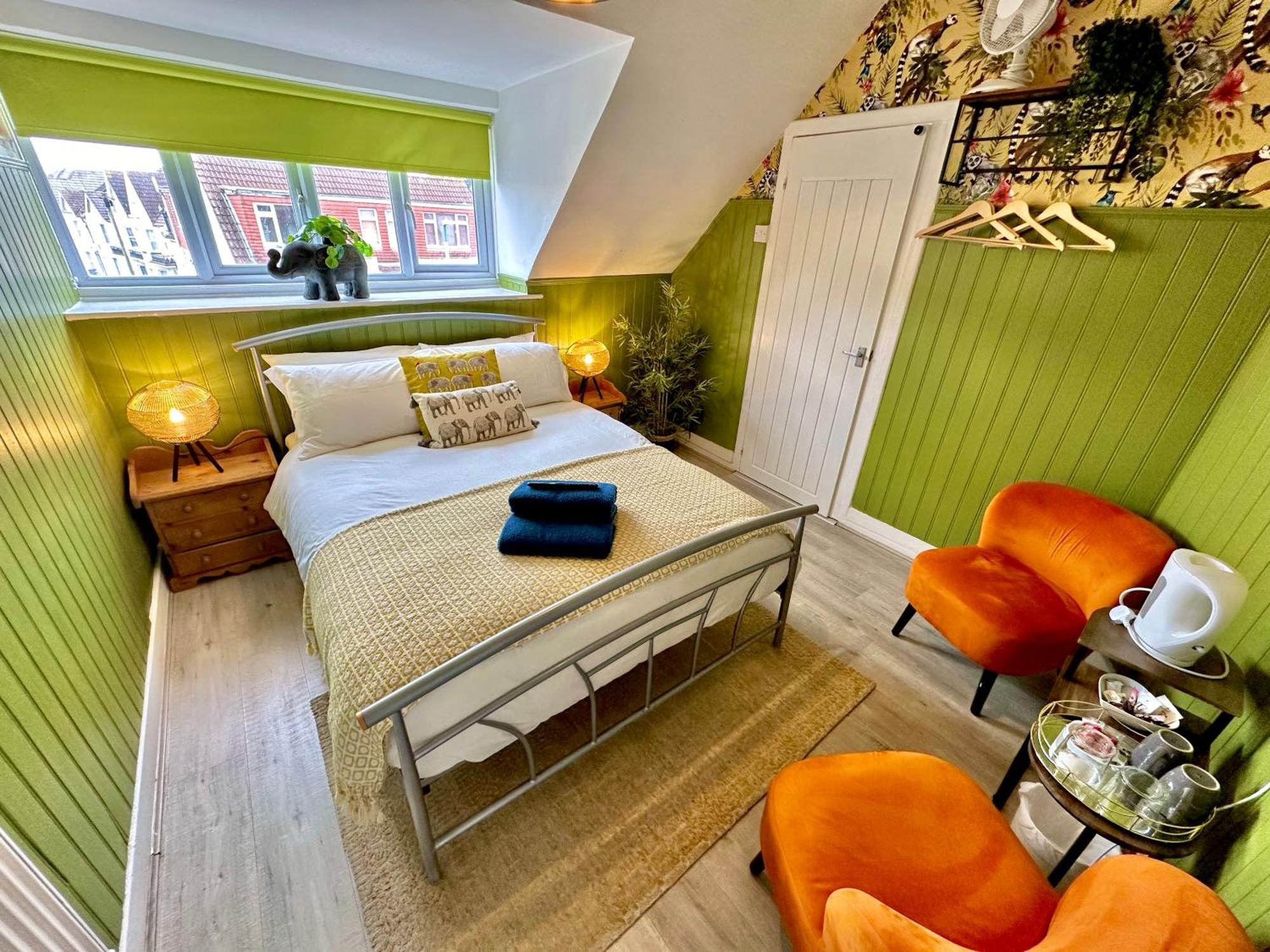 Lemur Lodge - Boutique Apartments - Short Stroll To The Beach بورنماوث المظهر الخارجي الصورة