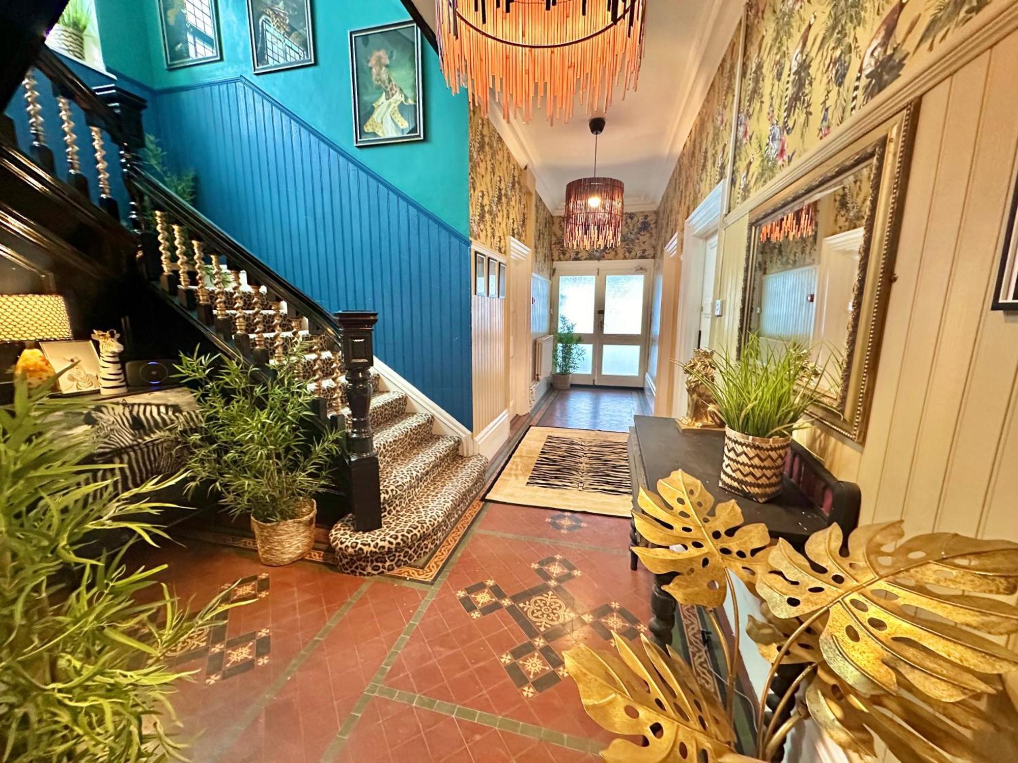 Lemur Lodge - Boutique Apartments - Short Stroll To The Beach بورنماوث المظهر الخارجي الصورة