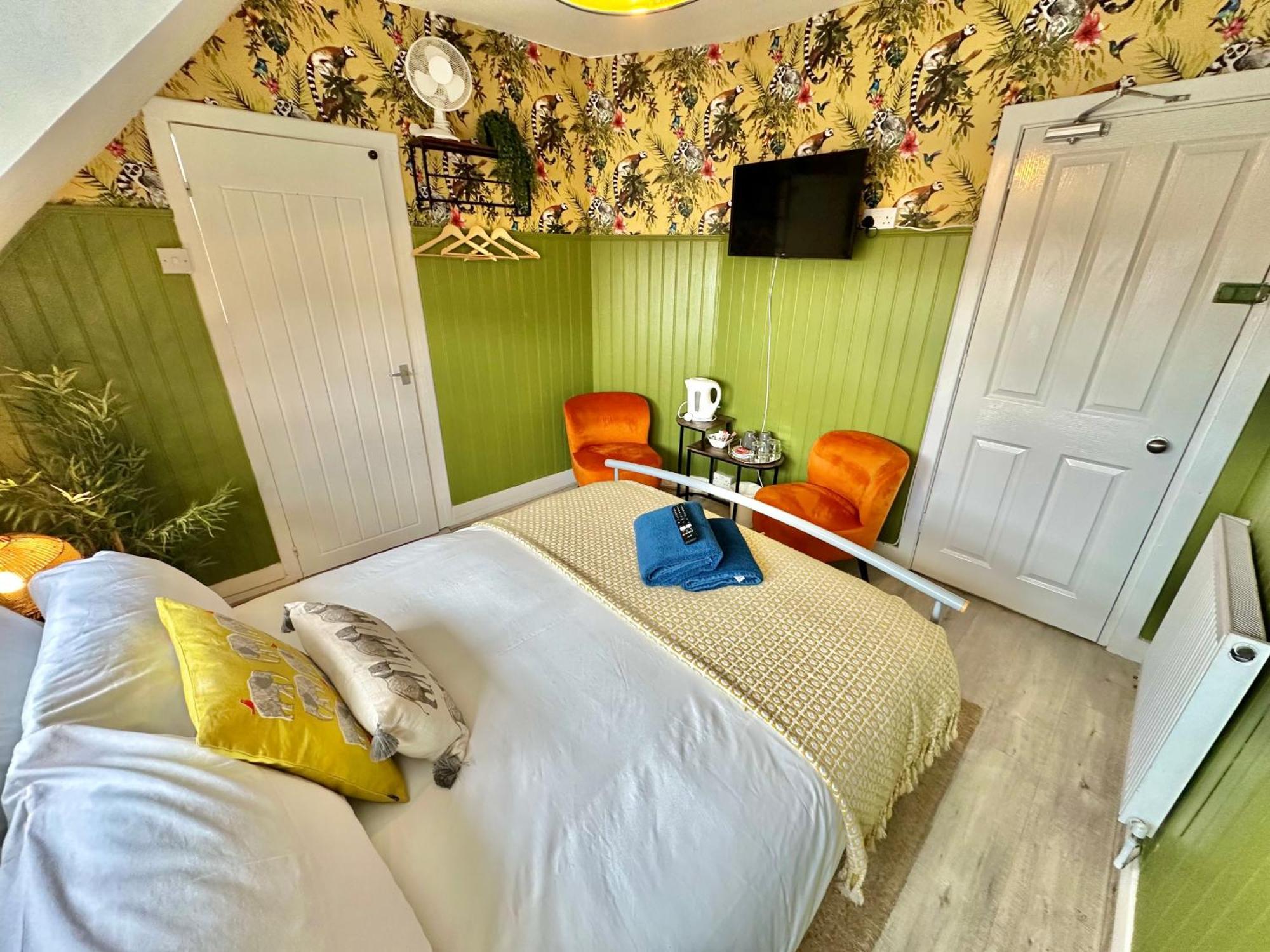 Lemur Lodge - Boutique Apartments - Short Stroll To The Beach بورنماوث المظهر الخارجي الصورة