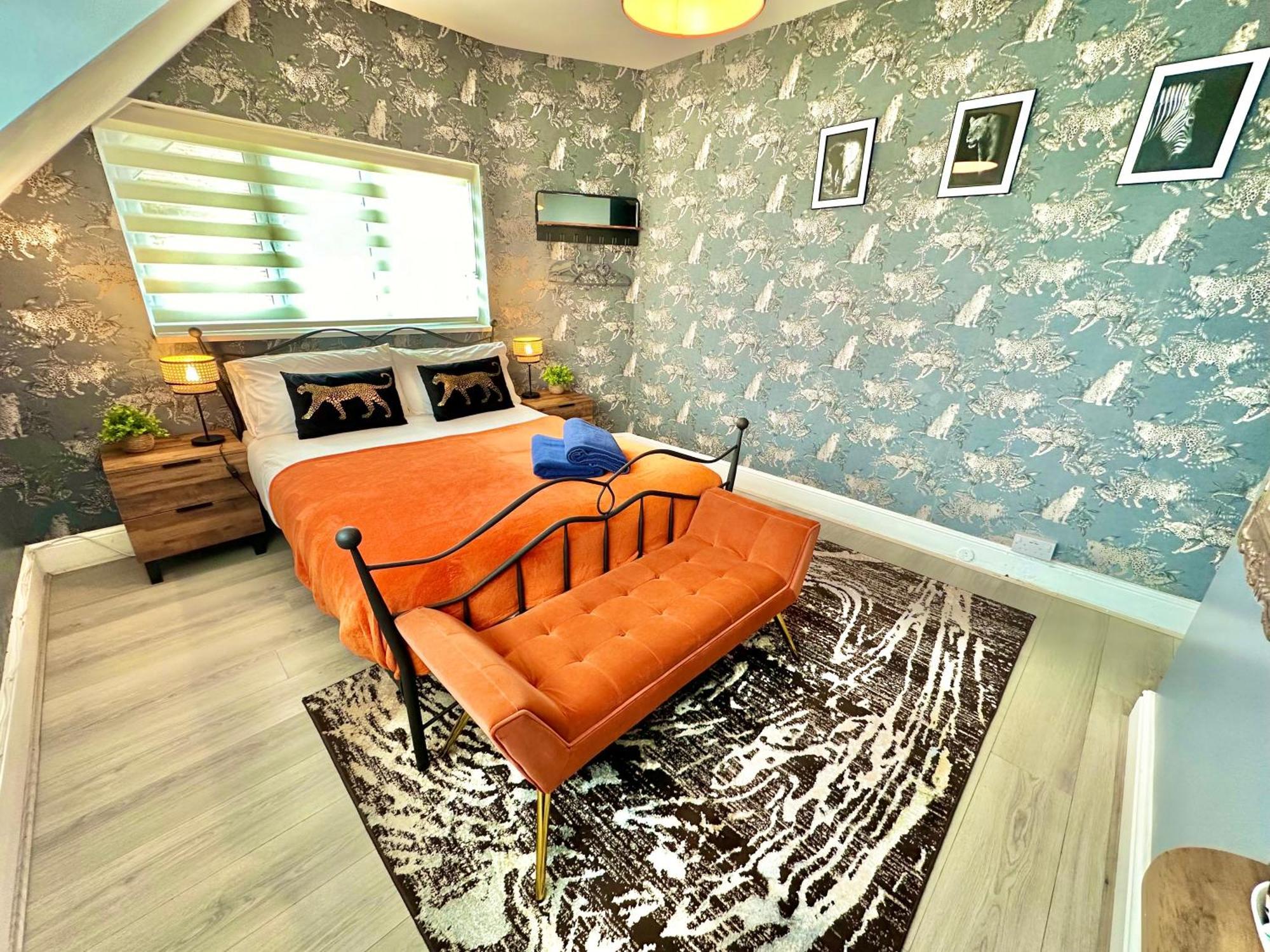 Lemur Lodge - Boutique Apartments - Short Stroll To The Beach بورنماوث المظهر الخارجي الصورة