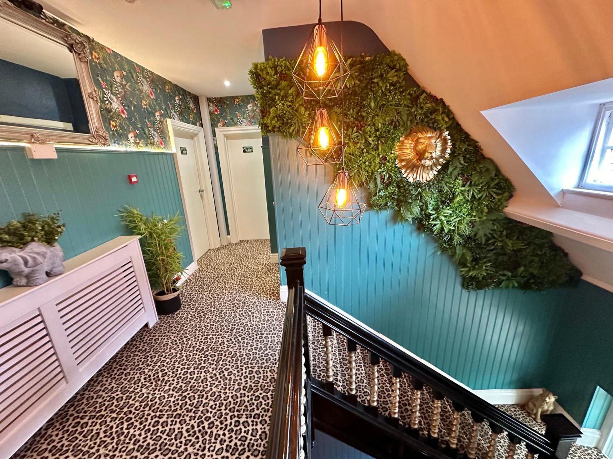 Lemur Lodge - Boutique Apartments - Short Stroll To The Beach بورنماوث المظهر الخارجي الصورة